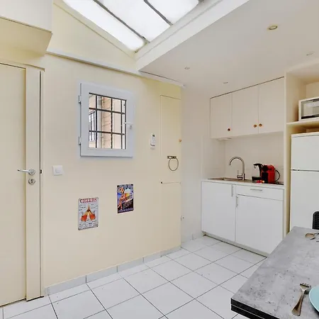 Cozy - 2p - Close To Sacre-coeur