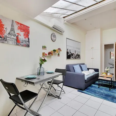 Cozy - 2p - Close To Sacre-coeur